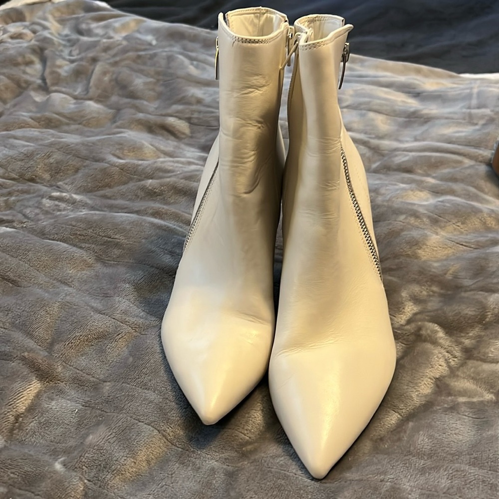 Marc Fisher white leather booties size 10